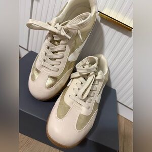 Dolce vita- like new - size 9 Gold Women's Sneakers